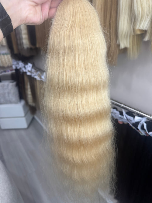 Raw Hair Extensions - Processed (Wavy- Color 24 -70 cm -139 gr)