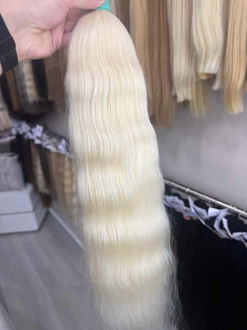 Raw Hair Extensions - Processed (Wavy - Color 000 -68 cm -193 gr - 3760/214)