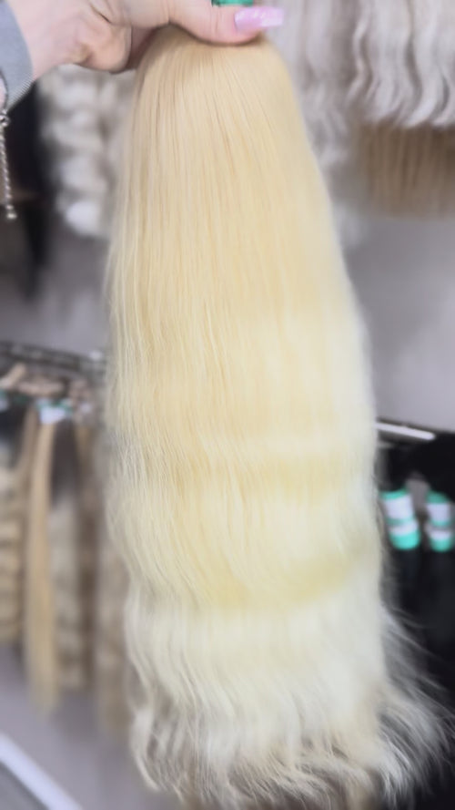Raw Hair Extensions - Processed (wavy - Color 613 -53 cm -118 gr - 85/224)
