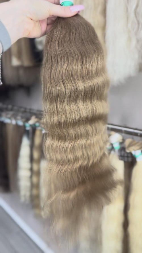 Raw Hair Extensions - Processed (wavy - Color 8 -56 cm -102 gr - 67/230)