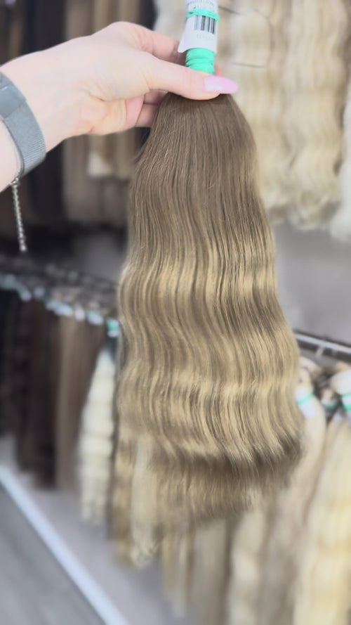 Raw Hair Extensions - Processed (Wavy - Color 81 -49 cm -104 gr)