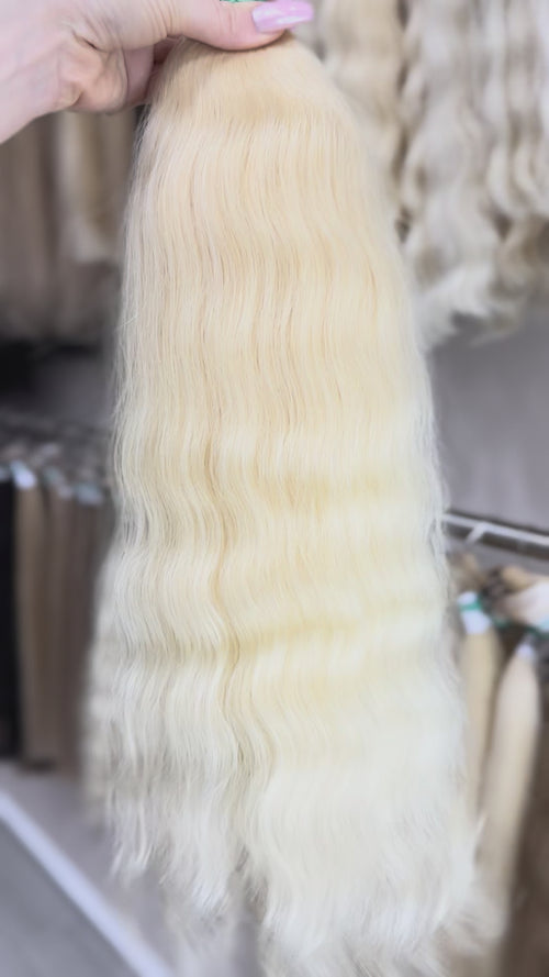 Raw Hair Extensions - Processed (wavy - Color 613 -55 cm -119 gr - 84/224)