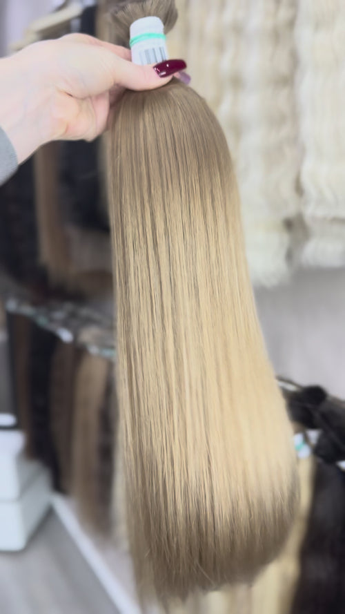 Genius Weft Hair Extensions - Processed (Straight - Color 18 -55 cm -118 gr - 4032)